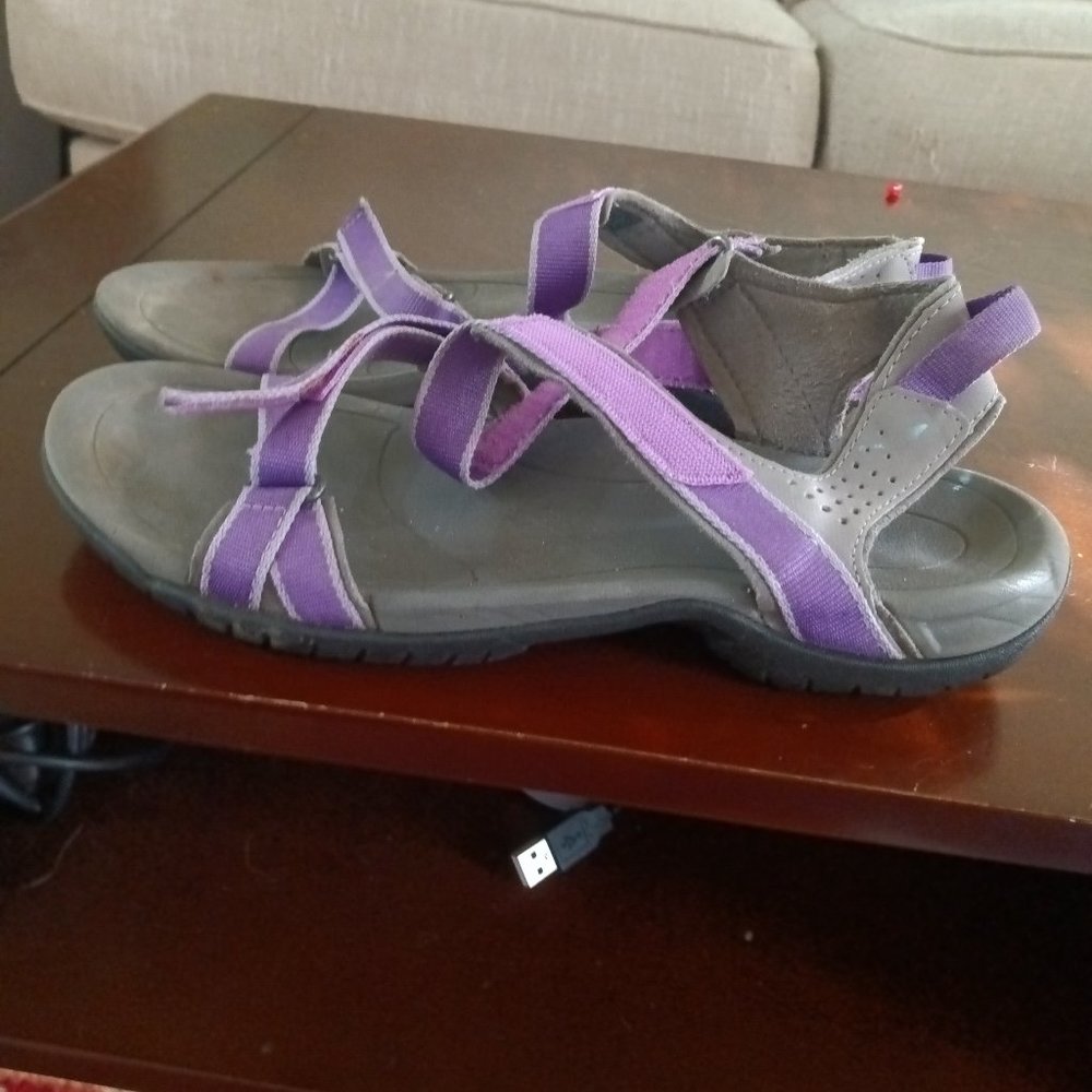 Purple Tevas in fabulous condition. Box included.